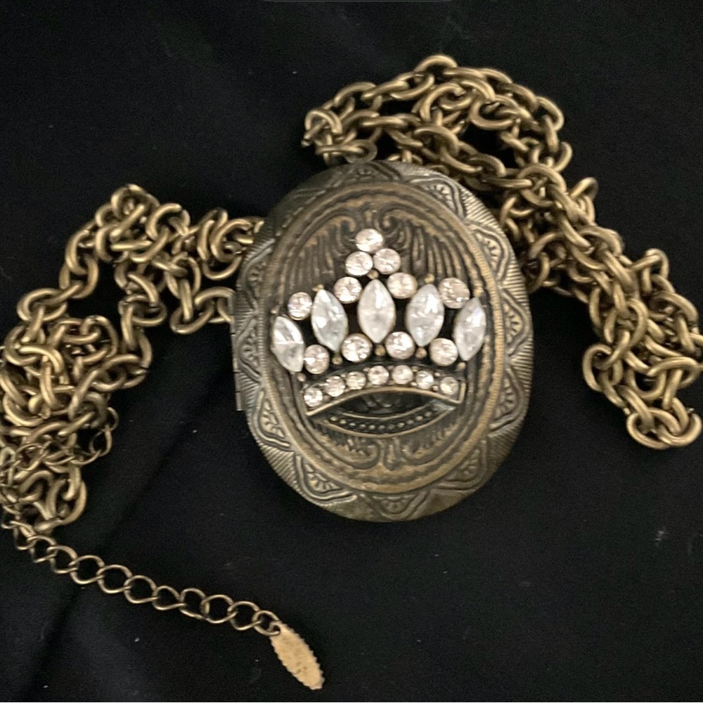 CLM Oval Locket with Rhinestone Crown Front - Picture 2 of 9